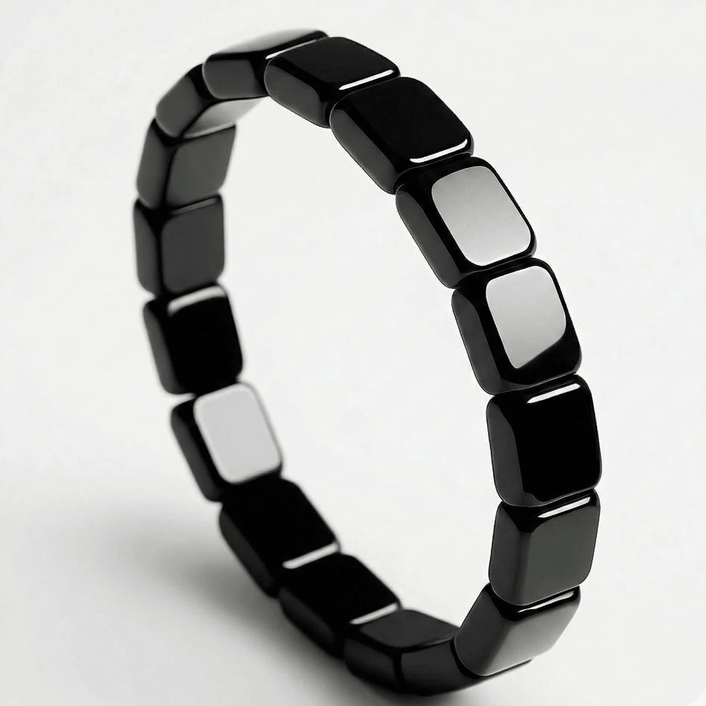 Bracelet Hemalis en hématite — détail des perles polies 8 mm